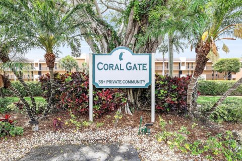 Condominio en alquiler en Pompano Beach, Florida, 2 dormitorios, 101.26 m2 № 1186560 - foto 1