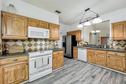 House in Apopka, Florida 3 bedrooms, 130.25 sq.m. № 1631985 - photo 17