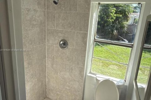 House in Miami, Florida 1 bedroom, 394.65 sq.m. № 1971082 - photo 5