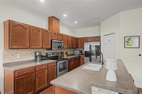 House in Land O' Lakes, Florida 5 bedrooms, 219.9 sq.m. № 2324173 - photo 16