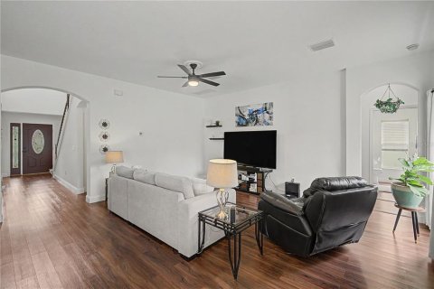 House in Land O' Lakes, Florida 5 bedrooms, 219.9 sq.m. № 2324173 - photo 13