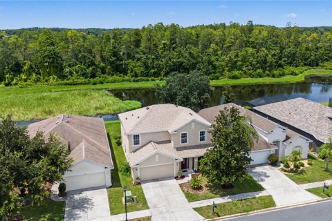 House in Land O' Lakes, Florida 5 bedrooms, 219.9 sq.m. № 2324173 - photo 2
