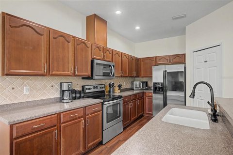 House in Land O' Lakes, Florida 5 bedrooms, 219.9 sq.m. № 2324173 - photo 17