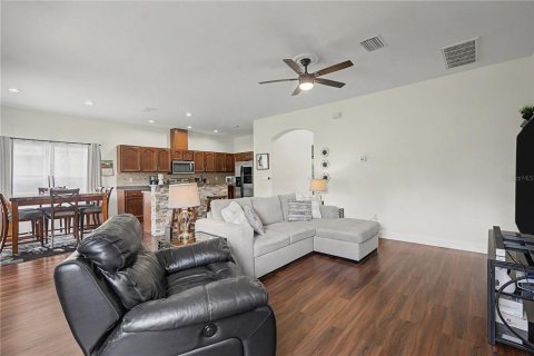 House in Land O' Lakes, Florida 5 bedrooms, 219.9 sq.m. № 2324173 - photo 14