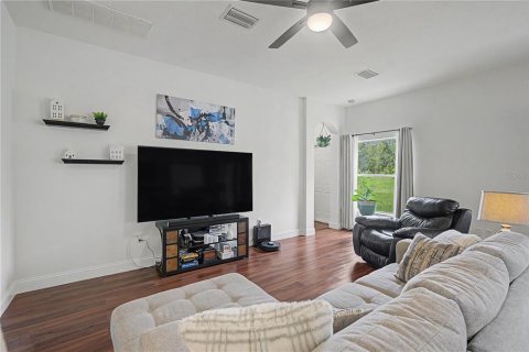 House in Land O' Lakes, Florida 5 bedrooms, 219.9 sq.m. № 2324173 - photo 11