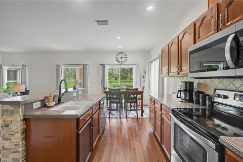 House in Land O' Lakes, Florida 5 bedrooms, 219.9 sq.m. № 2324173 - photo 20