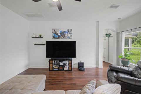House in Land O' Lakes, Florida 5 bedrooms, 219.9 sq.m. № 2324173 - photo 12