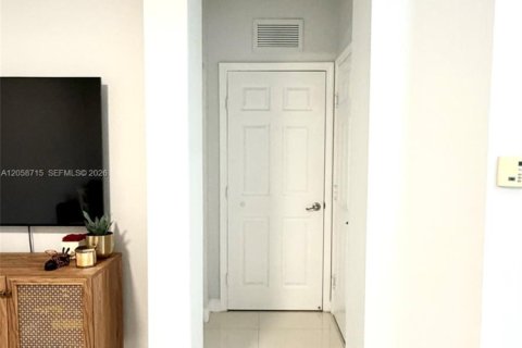 Touwnhouse à louer à Doral, Floride: 3 chambres, 186.55 m2 № 2168191 - photo 6