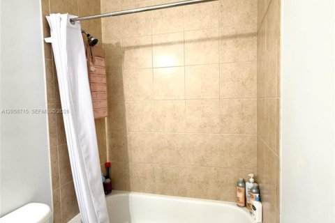 Touwnhouse à louer à Doral, Floride: 3 chambres, 186.55 m2 № 2168191 - photo 22