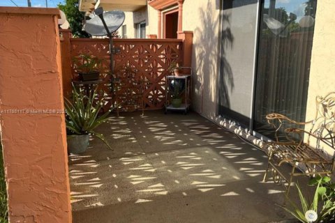 Condo in Coral Springs, Florida, 2 bedrooms  № 1959530 - photo 4