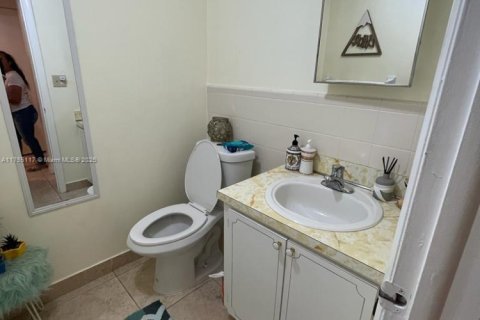 Condo in Coral Springs, Florida, 2 bedrooms  № 1959530 - photo 17