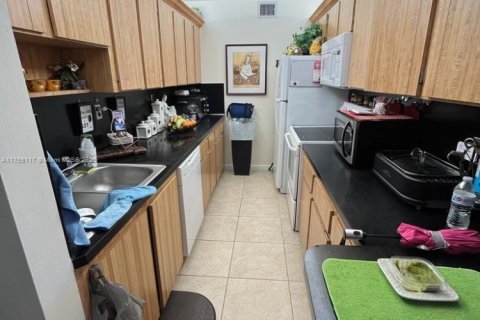 Condo in Coral Springs, Florida, 2 bedrooms  № 1959530 - photo 11