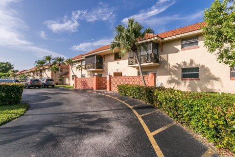 Condo in Coral Springs, Florida, 2 bedrooms  № 1959530 - photo 1