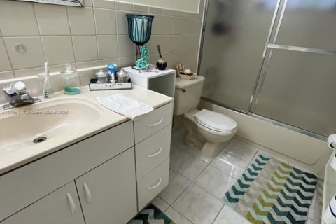 Condo in Coral Springs, Florida, 2 bedrooms  № 1959530 - photo 15