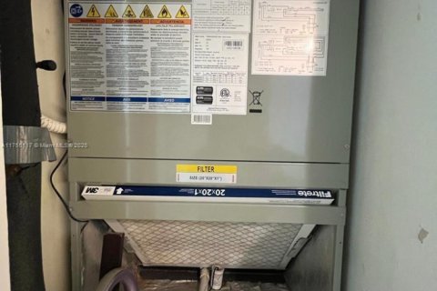 Condo in Coral Springs, Florida, 2 bedrooms  № 1959530 - photo 19