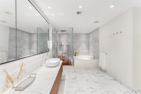 Copropriété à vendre à Bal Harbour, Floride: 3 chambres, 303.23 m2 № 2147199 - photo 21