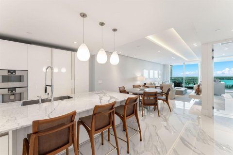 Copropriété à vendre à Bal Harbour, Floride: 3 chambres, 303.23 m2 № 2147199 - photo 24