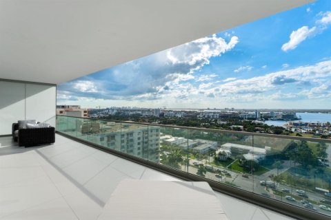 Copropriété à vendre à Bal Harbour, Floride: 3 chambres, 303.23 m2 № 2147199 - photo 30