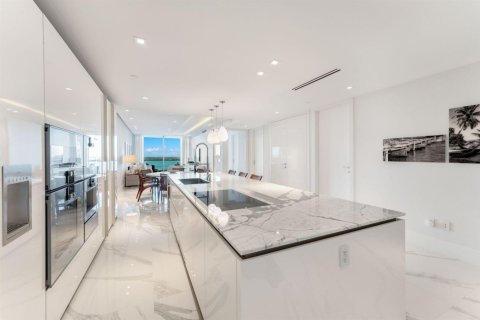 Copropriété à vendre à Bal Harbour, Floride: 3 chambres, 303.23 m2 № 2147199 - photo 25