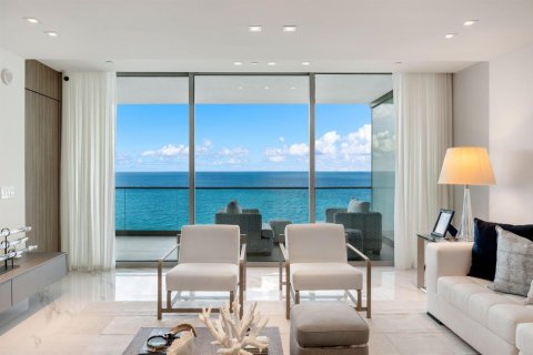 Copropriété à vendre à Bal Harbour, Floride: 3 chambres, 303.23 m2 № 2147199 - photo 2