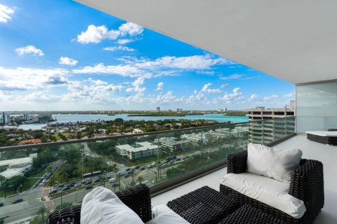 Copropriété à vendre à Bal Harbour, Floride: 3 chambres, 303.23 m2 № 2147199 - photo 29