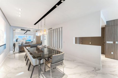 Copropriété à vendre à Bal Harbour, Floride: 3 chambres, 303.23 m2 № 2147199 - photo 9