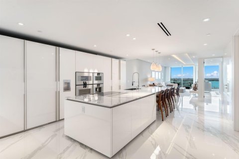 Copropriété à vendre à Bal Harbour, Floride: 3 chambres, 303.23 m2 № 2147199 - photo 23