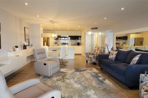Condominio en venta en Lauderhill, Florida, 1 dormitorio, 88.63 m2 № 2182417 - foto 19