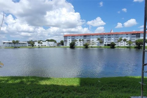 Condominio en venta en Lauderhill, Florida, 1 dormitorio, 88.63 m2 № 2182417 - foto 16