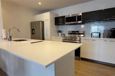 Condominio en venta en Lauderhill, Florida, 1 dormitorio, 88.63 m2 № 2182417 - foto 3