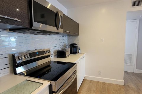 Condominio en venta en Lauderhill, Florida, 1 dormitorio, 88.63 m2 № 2182417 - foto 4