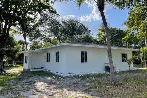 Casa en alquiler en North Miami, Florida, 3 dormitorios, 110.37 m2 № 1898219 - foto 1