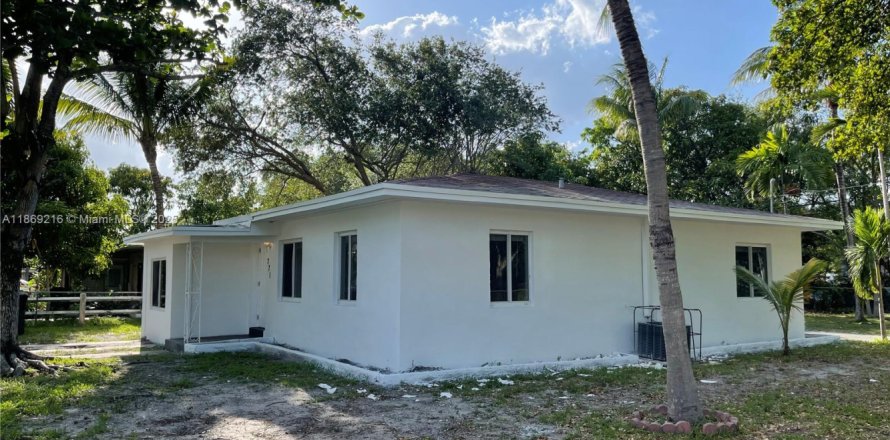 Casa en North Miami, Florida 3 dormitorios, 110.37 m2 № 1898219