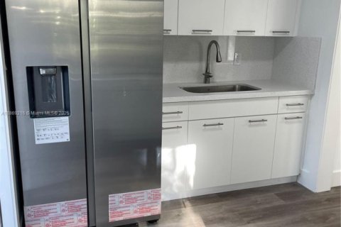 Casa en alquiler en North Miami, Florida, 3 dormitorios, 110.37 m2 № 1898219 - foto 13