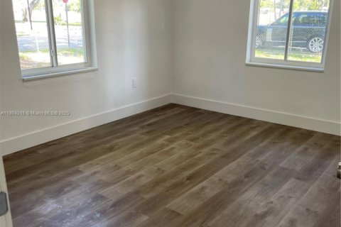 Casa en alquiler en North Miami, Florida, 3 dormitorios, 110.37 m2 № 1898219 - foto 7