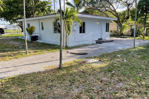 Casa en alquiler en North Miami, Florida, 3 dormitorios, 110.37 m2 № 1898219 - foto 15