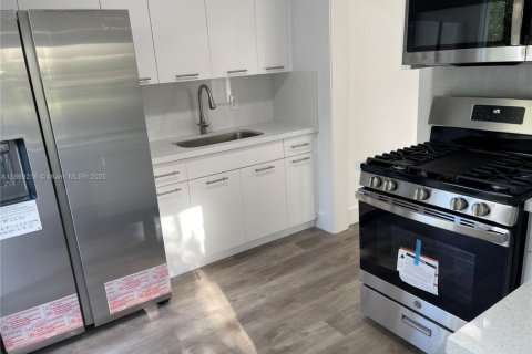 Casa en alquiler en North Miami, Florida, 3 dormitorios, 110.37 m2 № 1898219 - foto 14