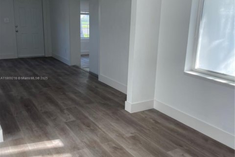 Casa en alquiler en North Miami, Florida, 3 dormitorios, 110.37 m2 № 1898219 - foto 5