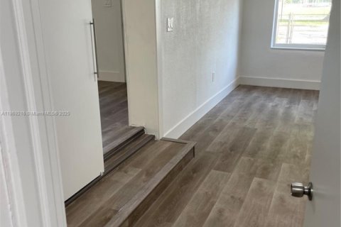 Casa en alquiler en North Miami, Florida, 3 dormitorios, 110.37 m2 № 1898219 - foto 10