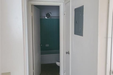 Condo in Gainesville, Florida, 2 bedrooms  № 1910528 - photo 11