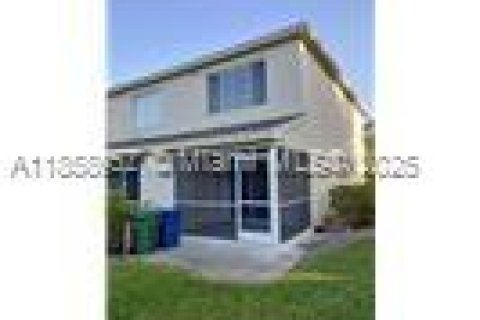 Townhouse in Weston, Florida 2 bedrooms, 103.12 sq.m. № 1887410 - photo 13