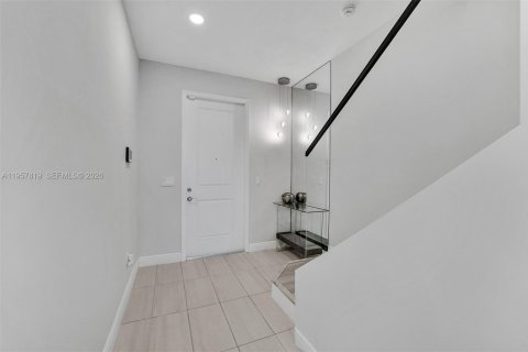 Adosado en alquiler en Hollywood, Florida, 3 dormitorios, 195.47 m2 № 2011673 - foto 3