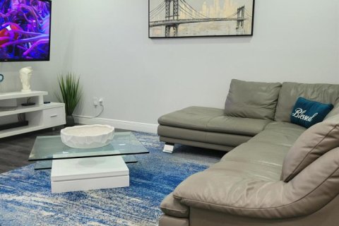 Снять в аренду таунхаус в Коконат Крик, Флорида 3 комнаты, 122.26м2, № 2265834 - фото 5