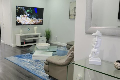 Снять в аренду таунхаус в Коконат Крик, Флорида 3 комнаты, 122.26м2, № 2265834 - фото 4