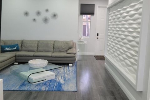 Снять в аренду таунхаус в Коконат Крик, Флорида 3 комнаты, 122.26м2, № 2265834 - фото 8