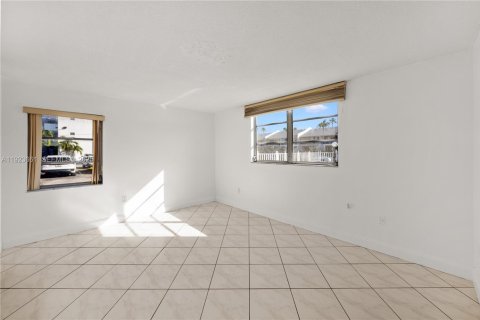 Condominio en venta en North Miami Beach, Florida, 2 dormitorios, 103.12 m2 № 1983623 - foto 15