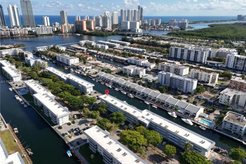 Condominio en venta en North Miami Beach, Florida, 2 dormitorios, 103.12 m2 № 1983623 - foto 8