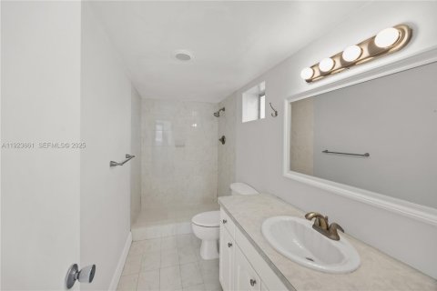 Condominio en venta en North Miami Beach, Florida, 2 dormitorios, 103.12 m2 № 1983623 - foto 14