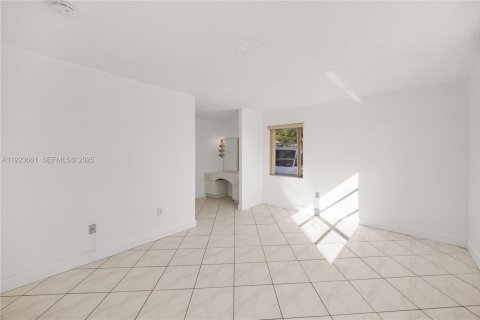 Condominio en venta en North Miami Beach, Florida, 2 dormitorios, 103.12 m2 № 1983623 - foto 19