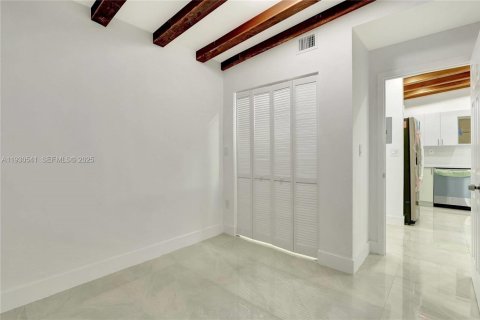 House in Fort Lauderdale, Florida 3 bedrooms, 89.93 sq.m. № 2035126 - photo 28